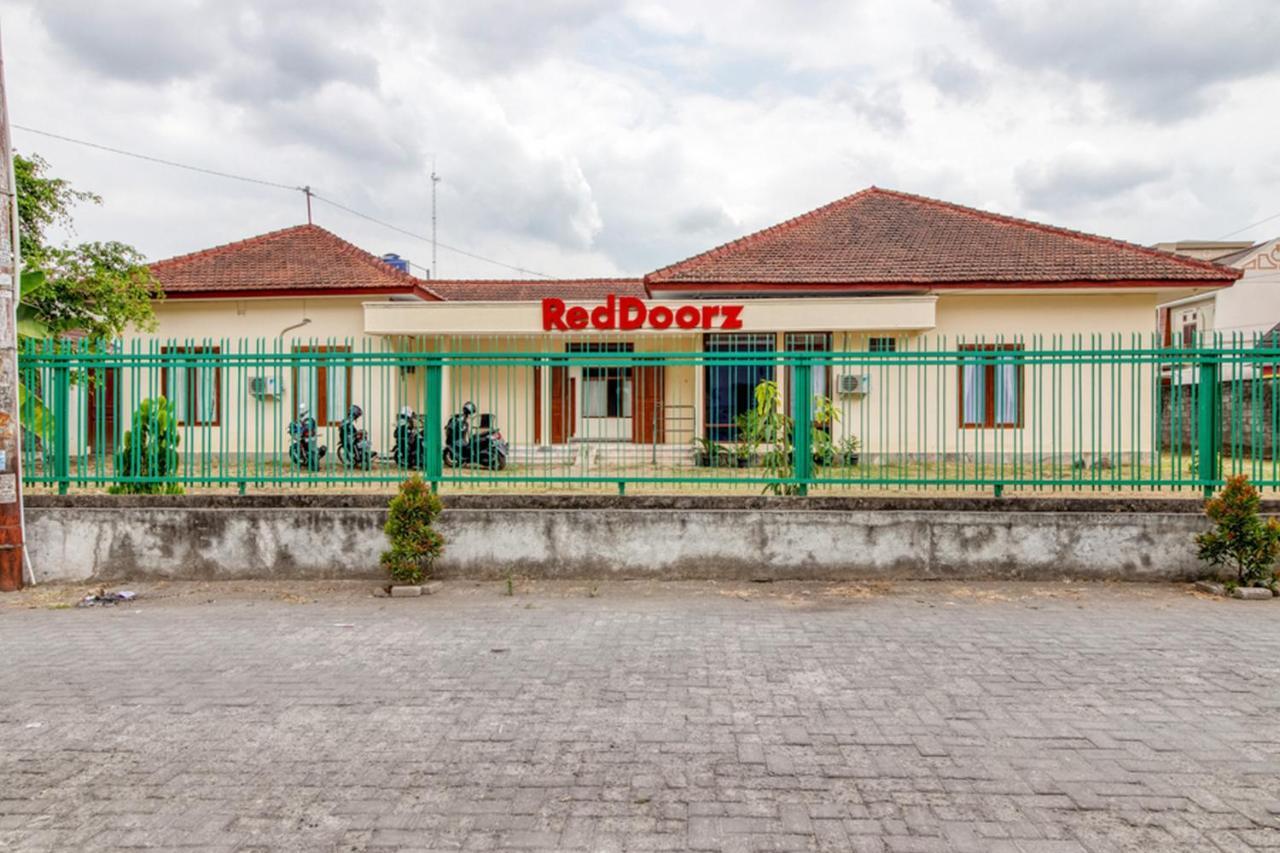Reddoorz Near Universitas Gajah Mada Kejayan Εξωτερικό φωτογραφία